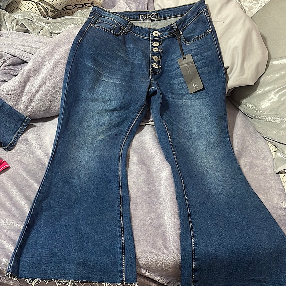 High rise and cropped flare I’m 5’0 and the flare is right at my ankle